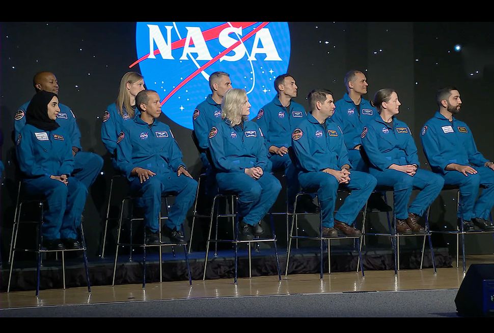Nasa files astronauts